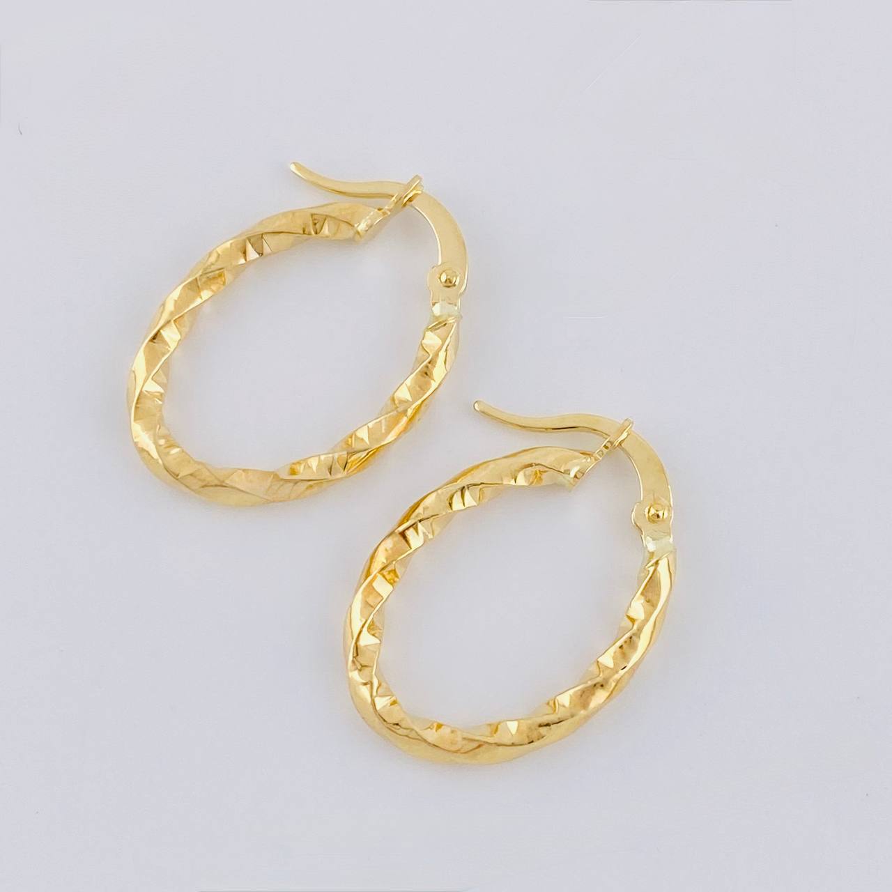 Candongas Mary Ovalada 1.3 g / 3/4 in Oro Amarillo 18K