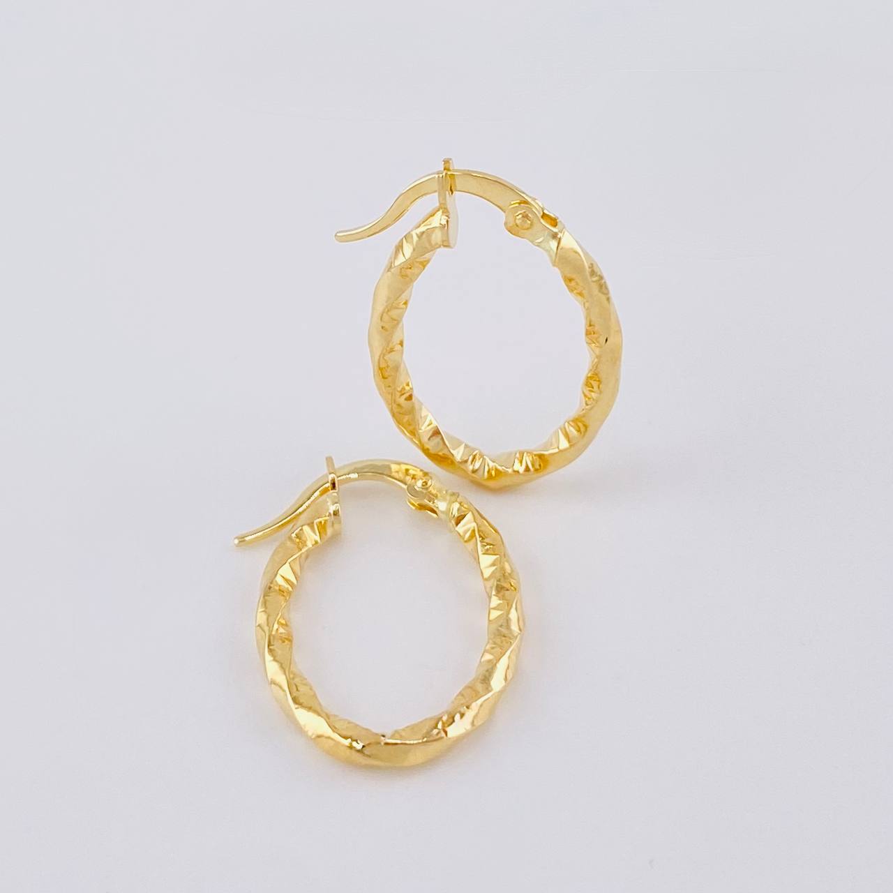 Candongas Mary Ovalada 1.3 g / 3/4 in Oro Amarillo 18K