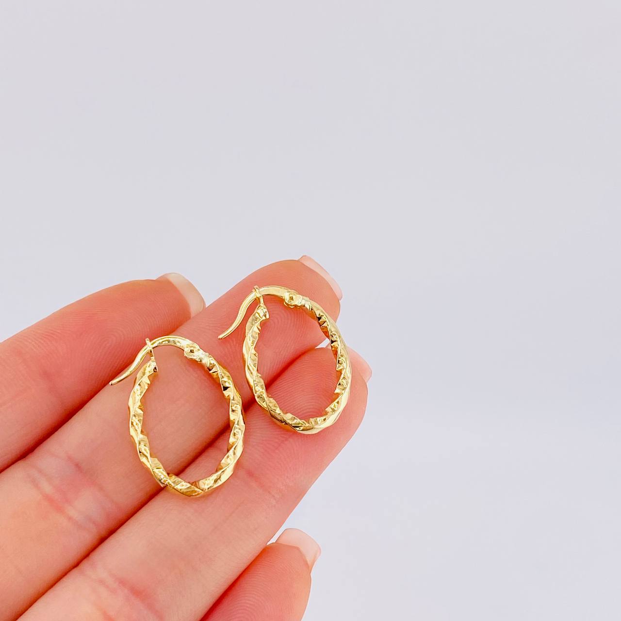 Candongas Mary Ovalada 1.3 g / 3/4 in Oro Amarillo 18K