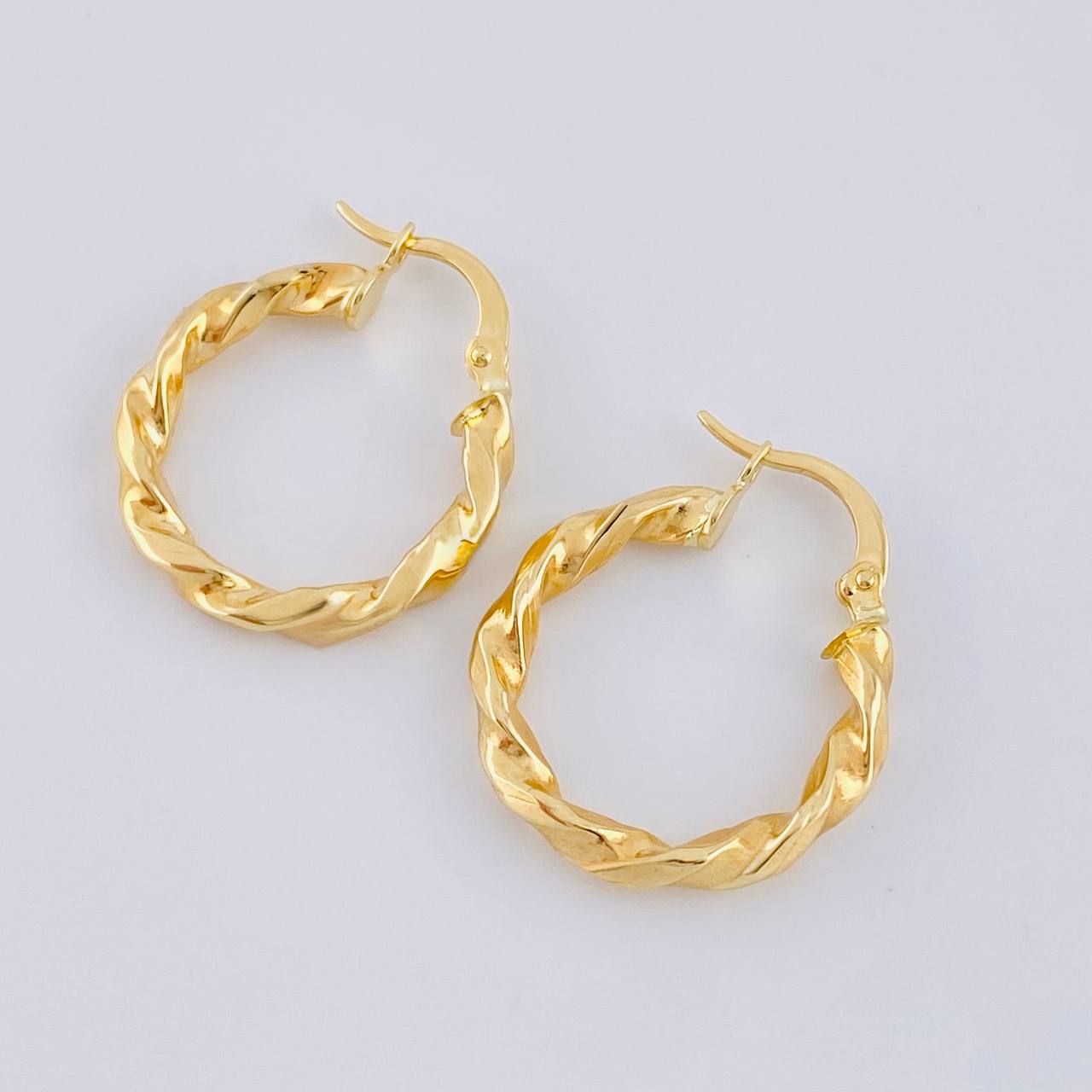 Candongas Derek 1.7 g / 3/4 in Oro Amarillo 18K