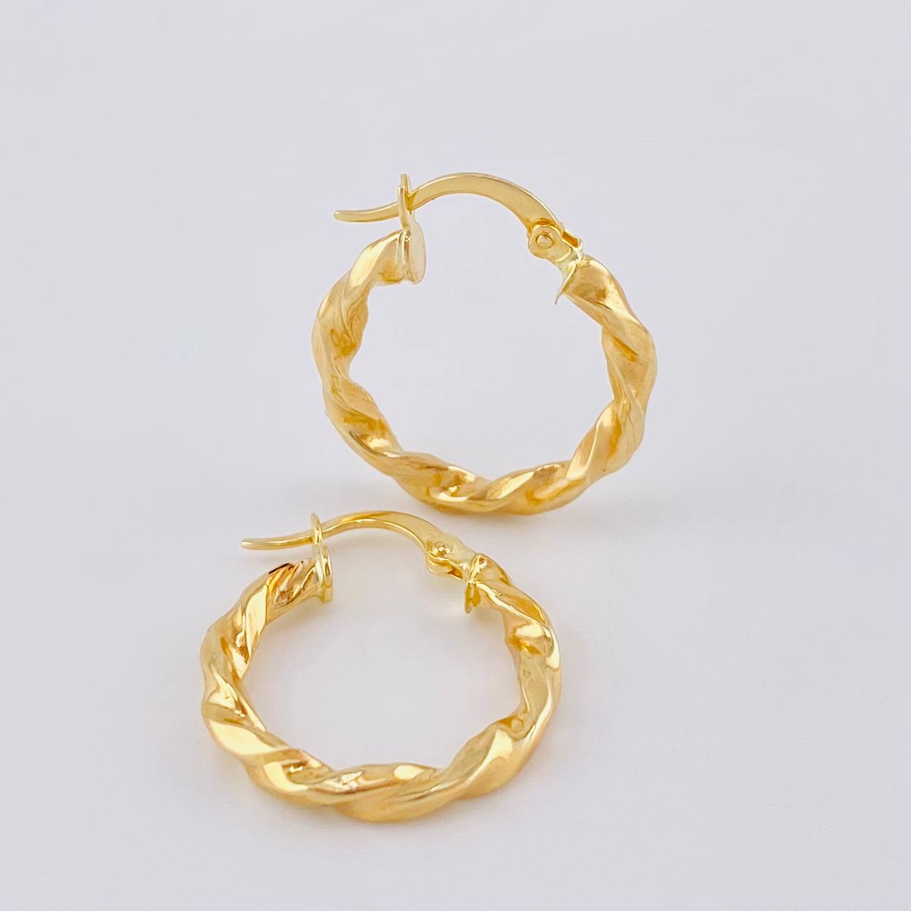 Candongas Derek 1.7 g / 3/4 in Oro Amarillo 18K