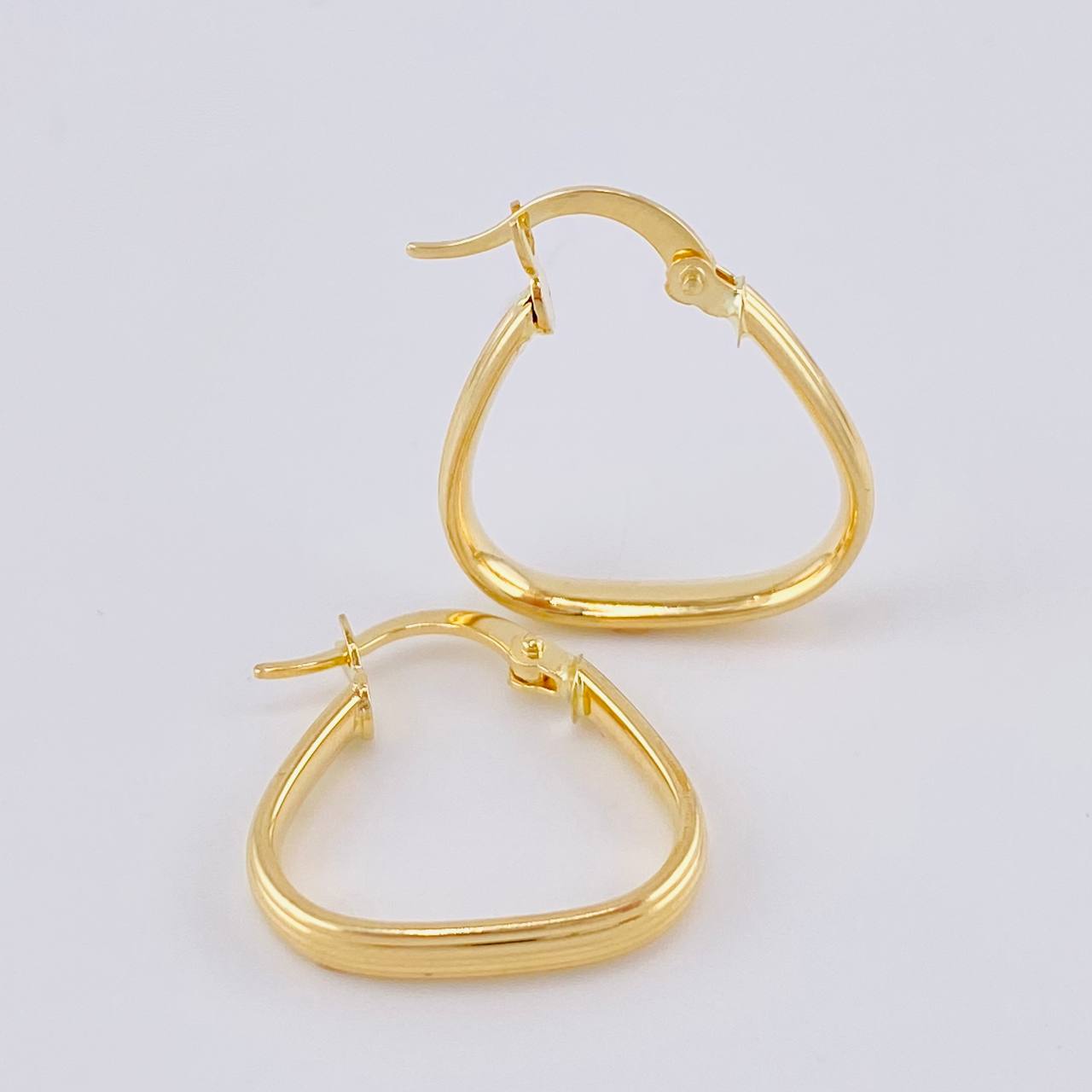 Candongas Triangulo Andy 1.55 g / 3/4 in Oro Amarillo 18K