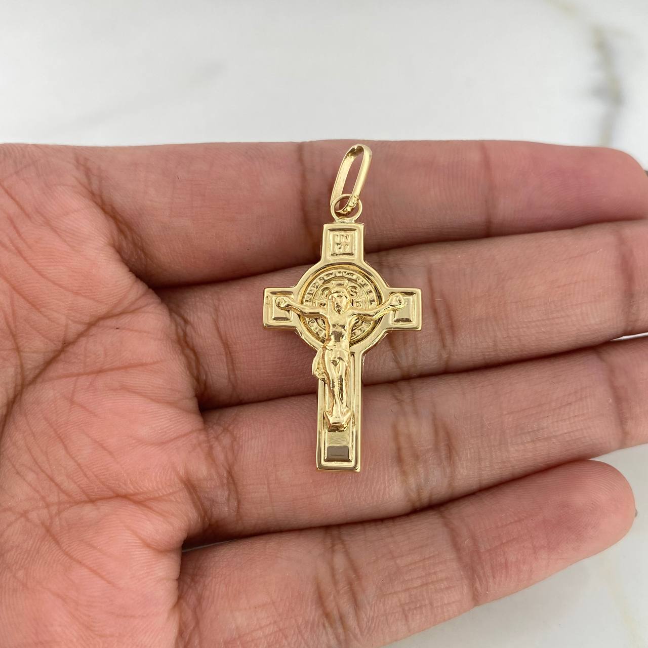 Pendant Cross Christ 2.05gr / 3.6cm / Saint Benedict 18K Yellow Gold $