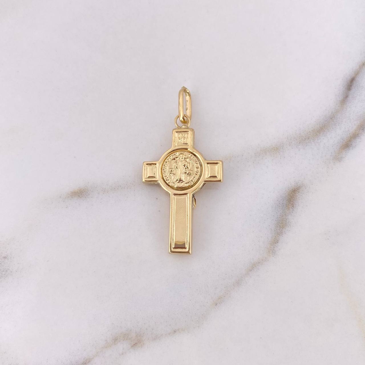 Pendant Cross Christ 2.05gr / 3.6cm / Saint Benedict 18K Yellow Gold $