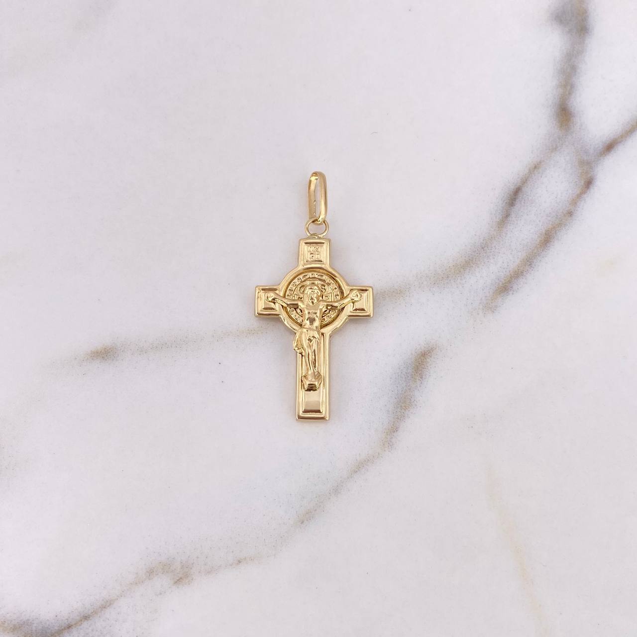 Pendant Cross Christ 2.05gr / 3.6cm / Saint Benedict 18K Yellow Gold $