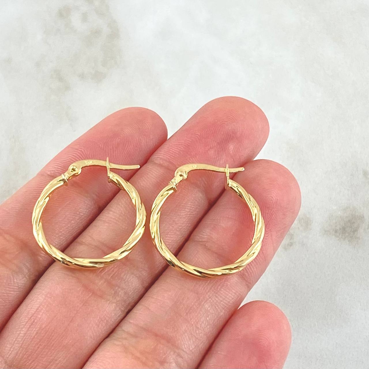 Hoop Earrings Sofi 1.35gr / 0.9in / 18K Gold