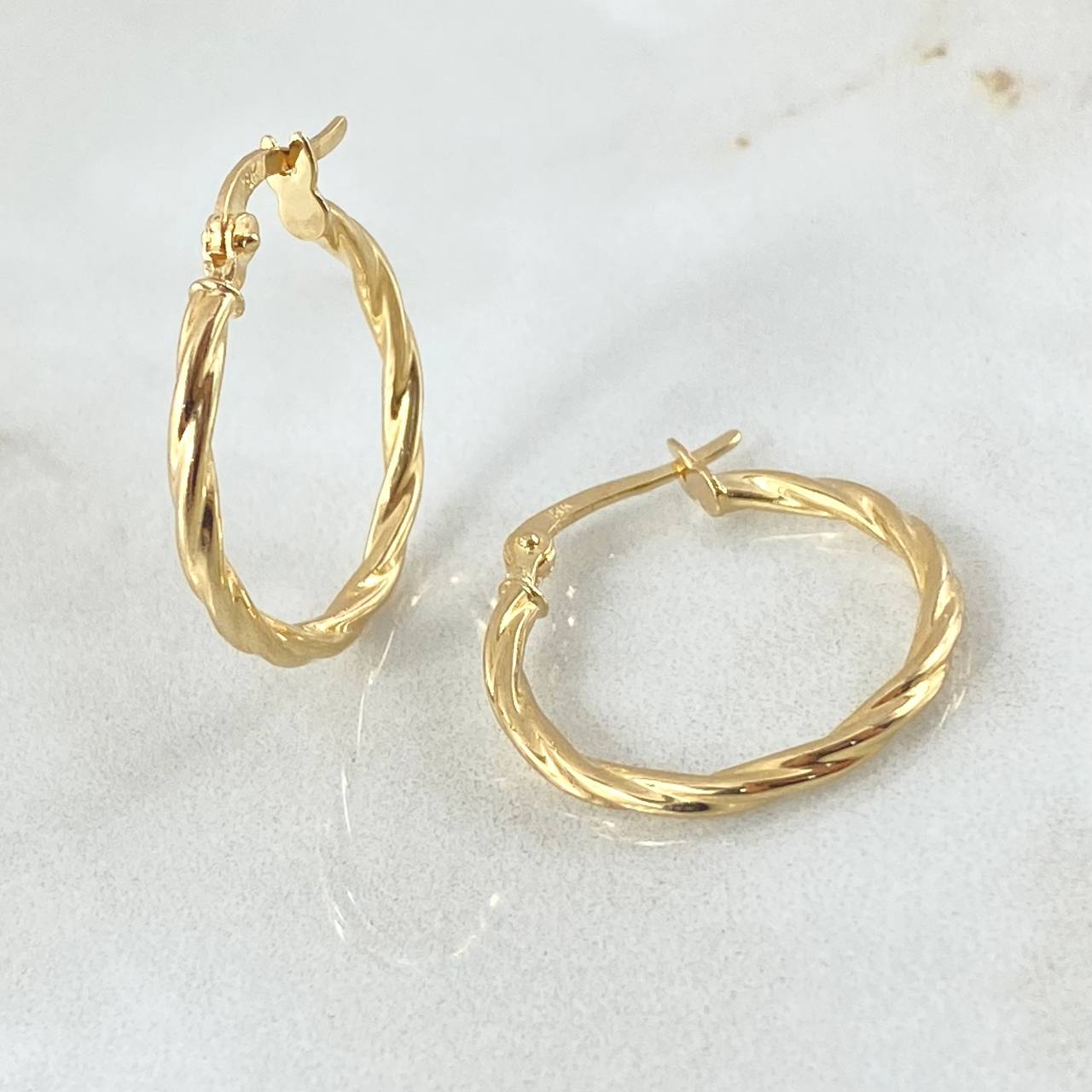 Hoop Earrings Sofi 1.3gr / 0.9in / 18K Gold ©