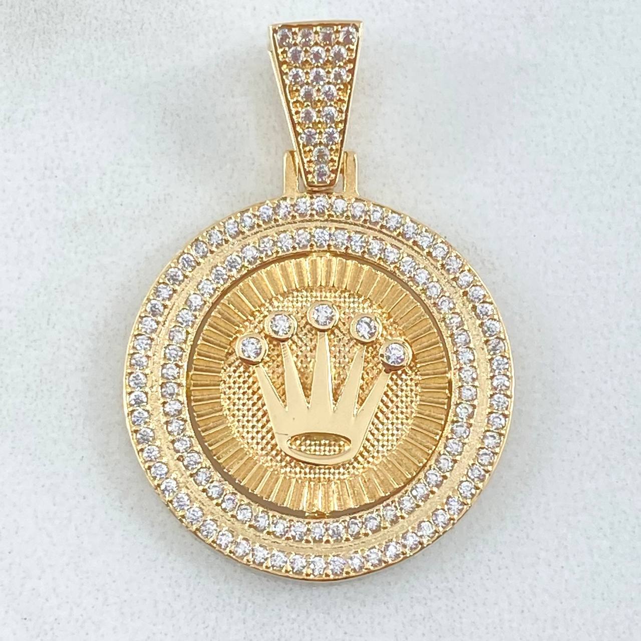 Pendant Crown Medal 6.15gr / 3.5cm (1.4in) / 18K Gold ©