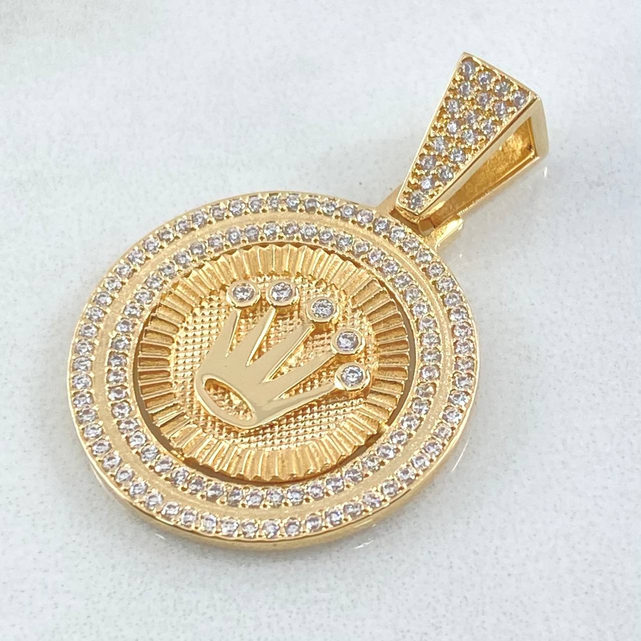 Pendant Crown Medal 6.15gr / 3.5cm (1.4in) / 18K Gold ©