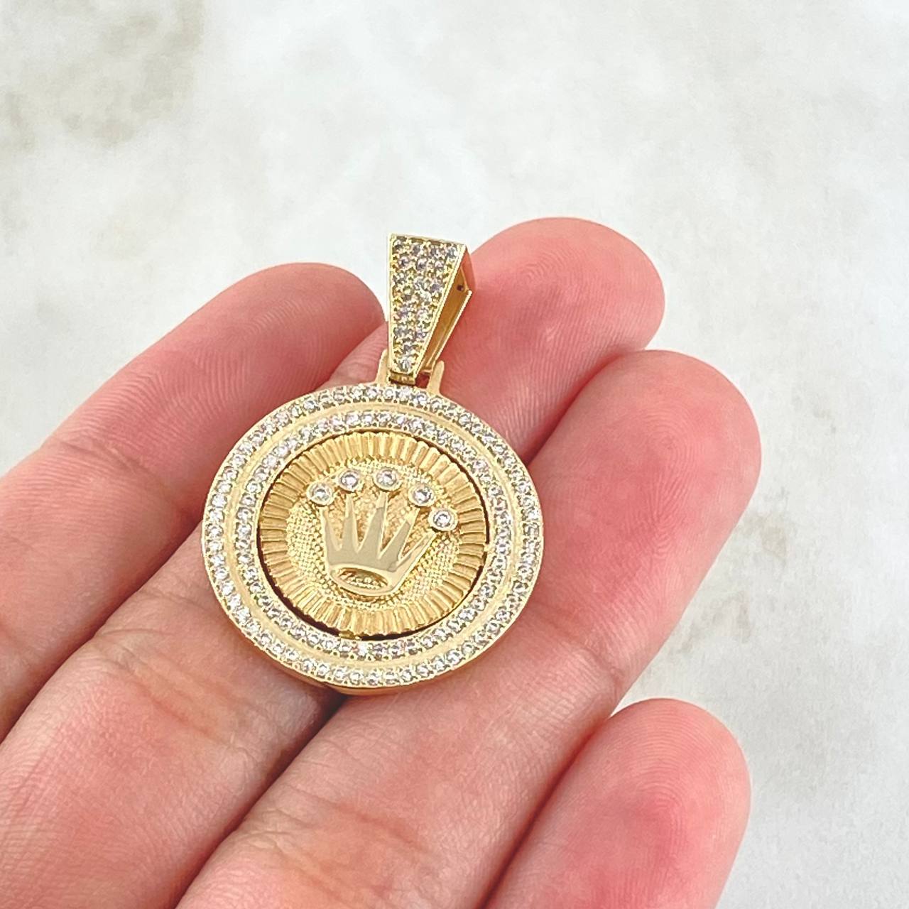 Pendant Crown Medal 6.15gr / 3.5cm (1.4in) / 18K Gold ©