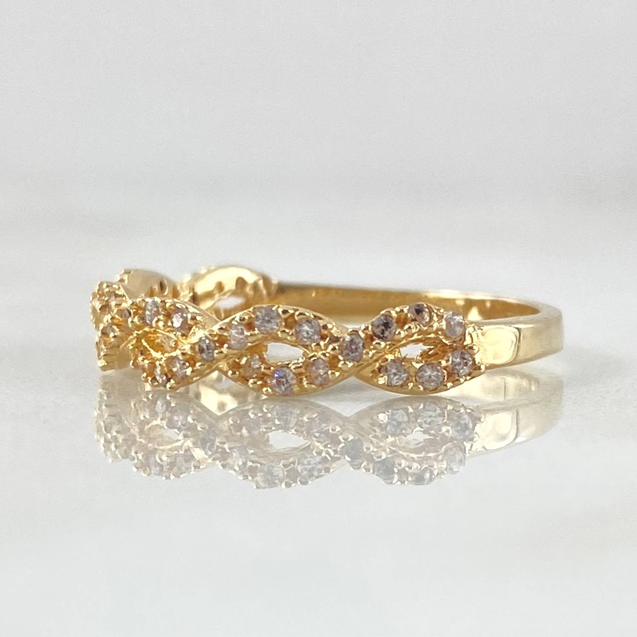 Anillo Olas Entrelazadas 2.15gr / T6 3/4 / Oro 18K