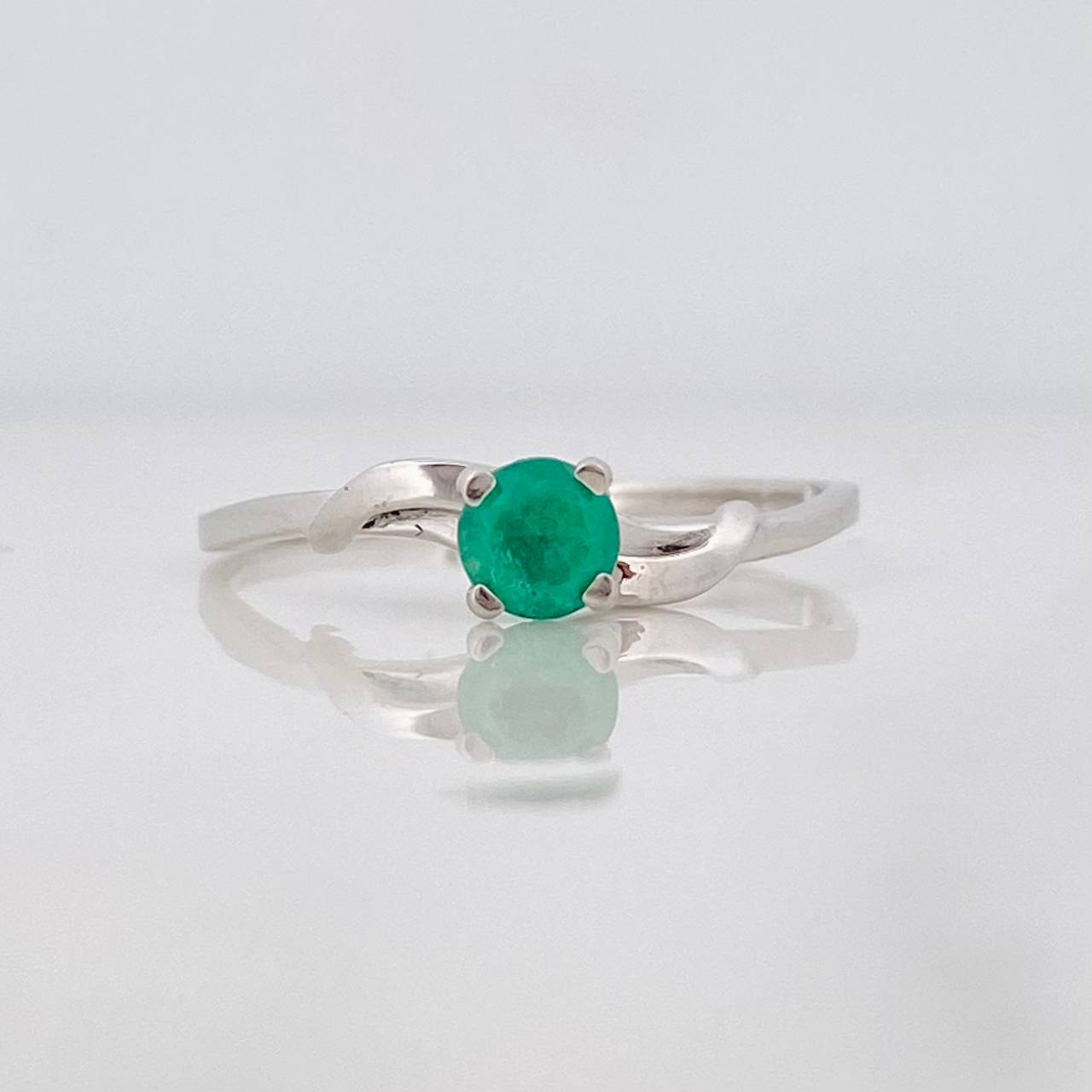 Anillo Solitario Esmeralda 29pts 1.5g / T7 1/4 Oro Blanco 18K