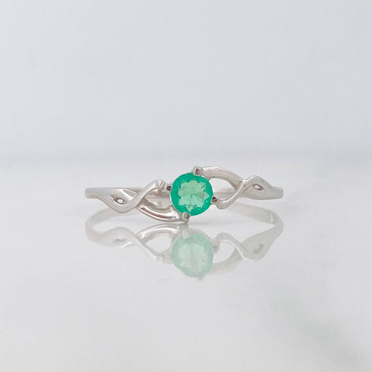 Anillo Solitario Esmeralda 21pts 0.85g / T7 1/4 Oro Blanco 18K