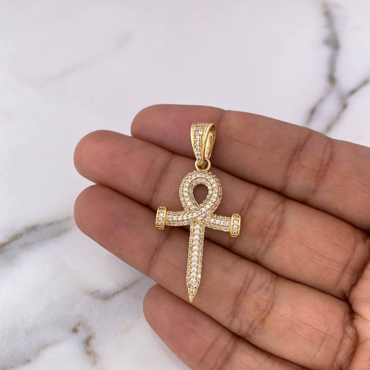 Pendant Nail 4.15gr / 4.2cm / White Zircons 18K Yellow Gold #