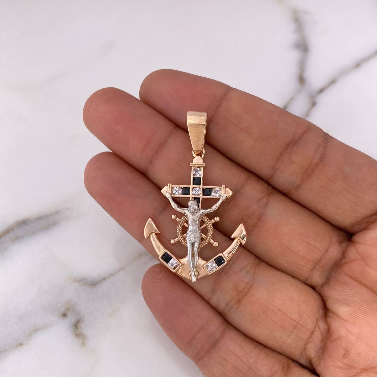 Dije Ancla Cristo Timon 6.5gr / 4cm / Circones Blancos Negros Dos Oros Blanco Rosa 18K #