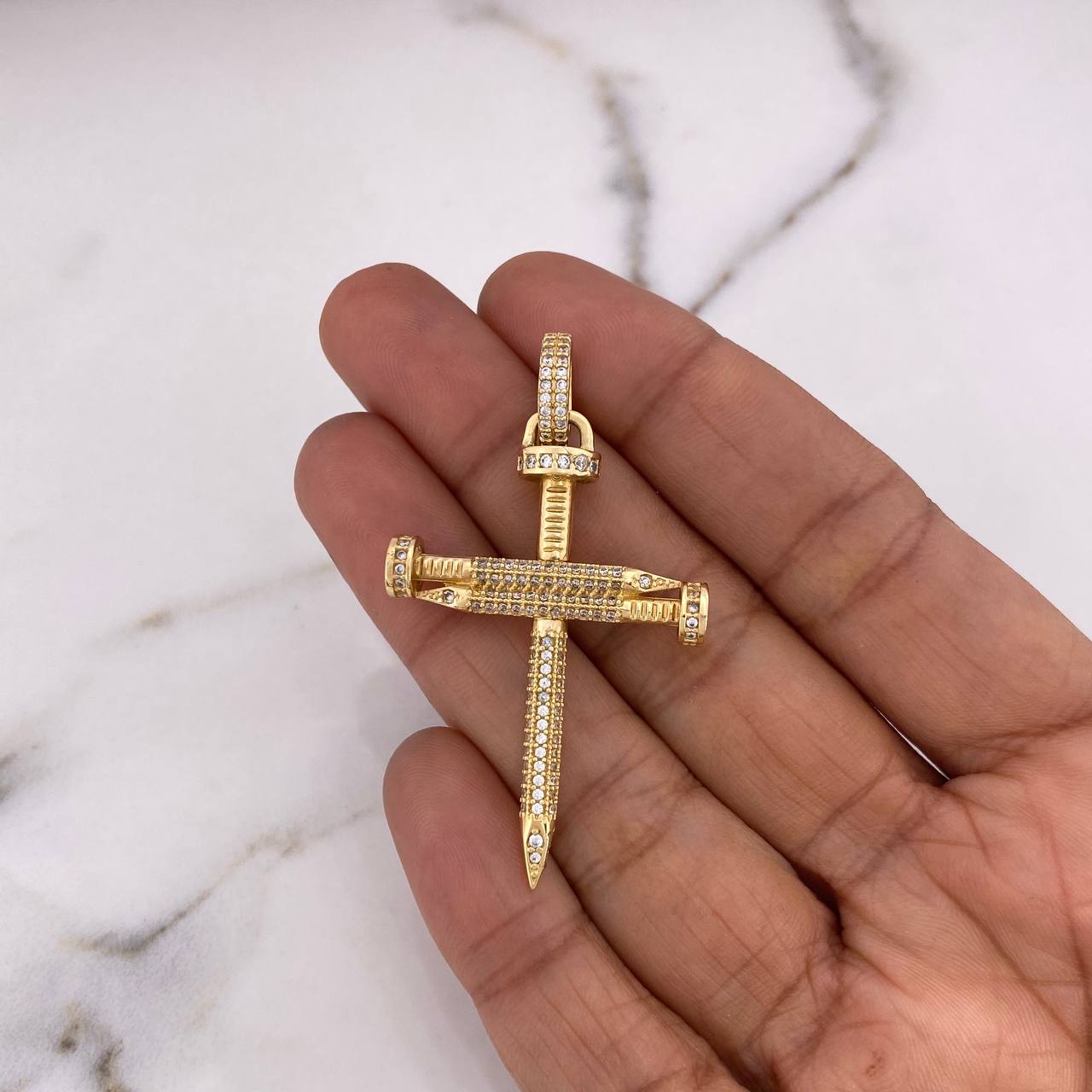 Dije Clavos 8.3gr / 5.3cm / Circones Blancos Oro Amarillo 18K #