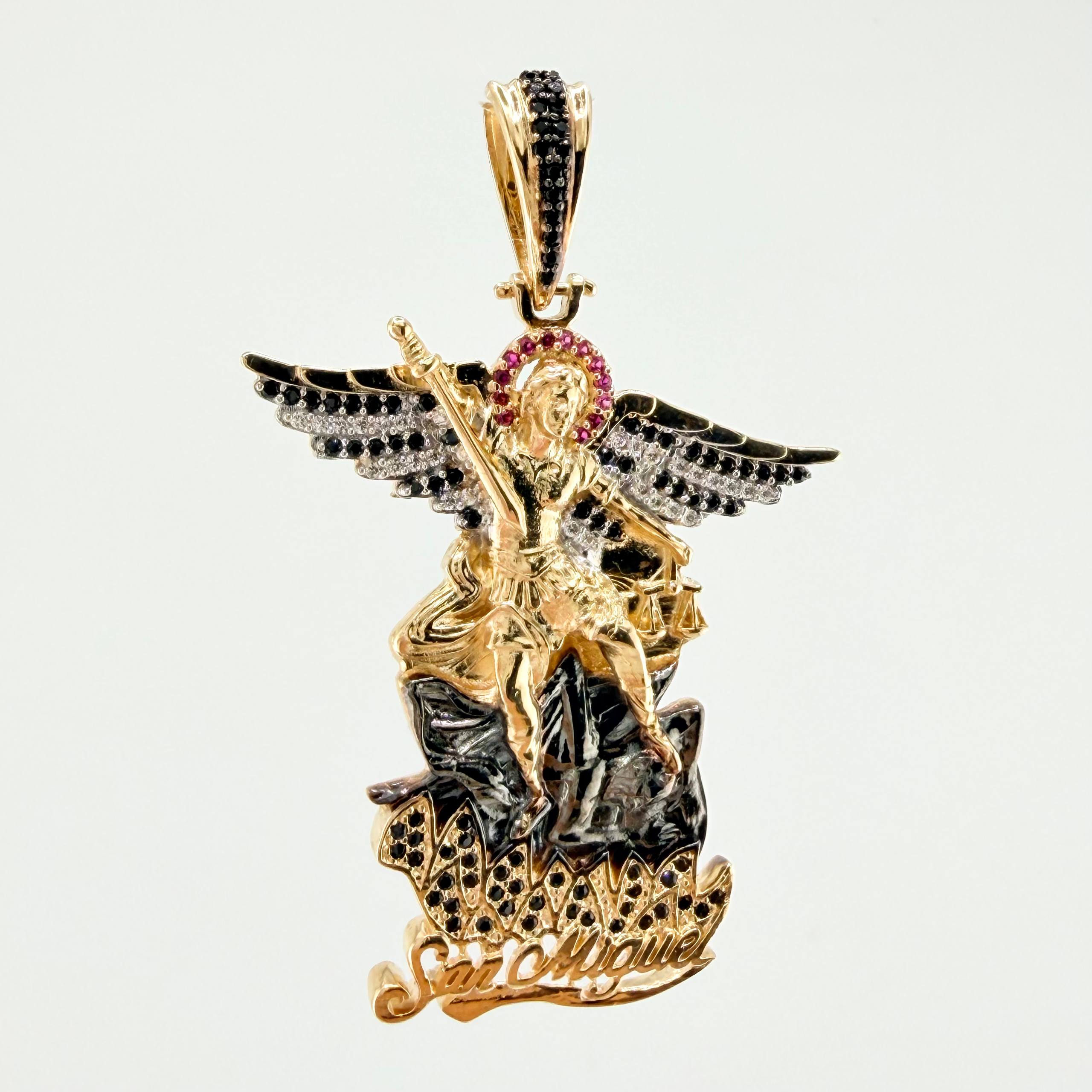 Dije San Miguel Arcangel 15.3gr / 2 1/4 in / Dos Oros Amarillo Blanco 18K ©