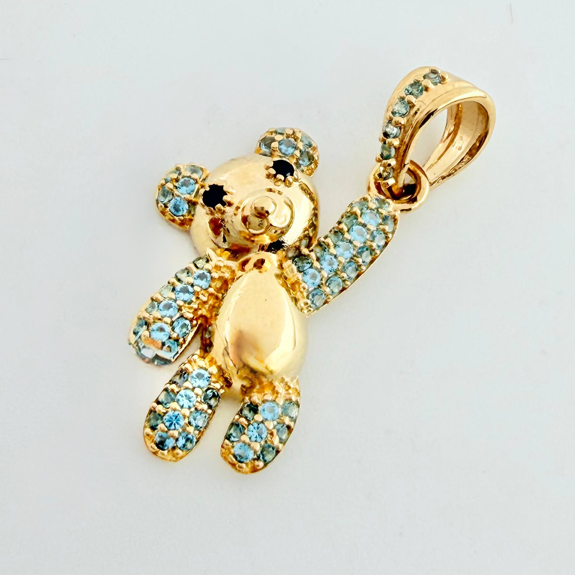 Dije Oso Mano Arriba 2.4gr / 1 in / Oro Amarillo 18K ©