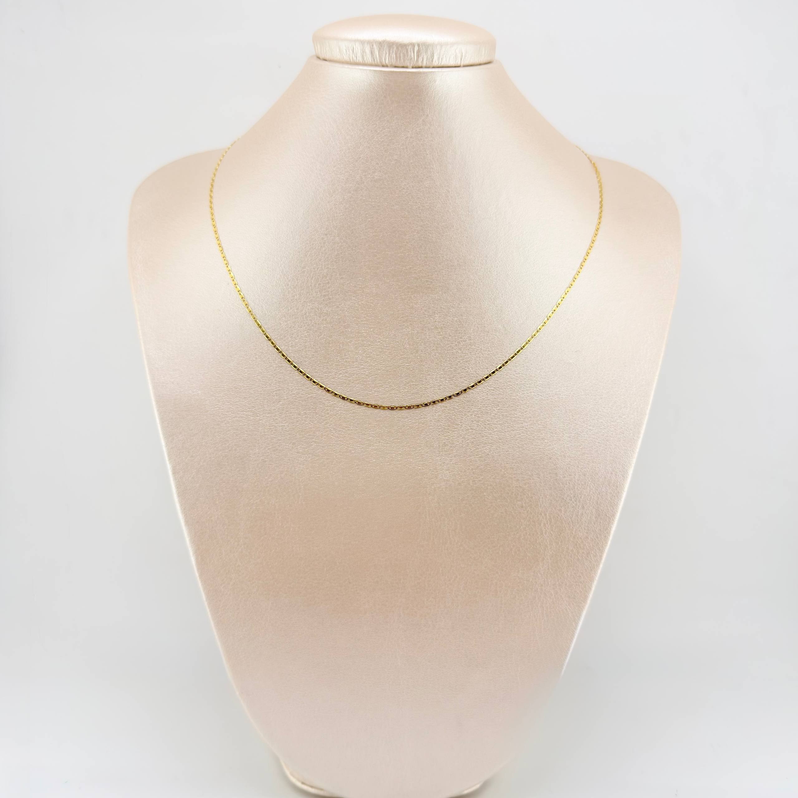 Cadena Plana 1.5gr / 17 3/4 in / 1.3mm Oro Amarillo +3 18K