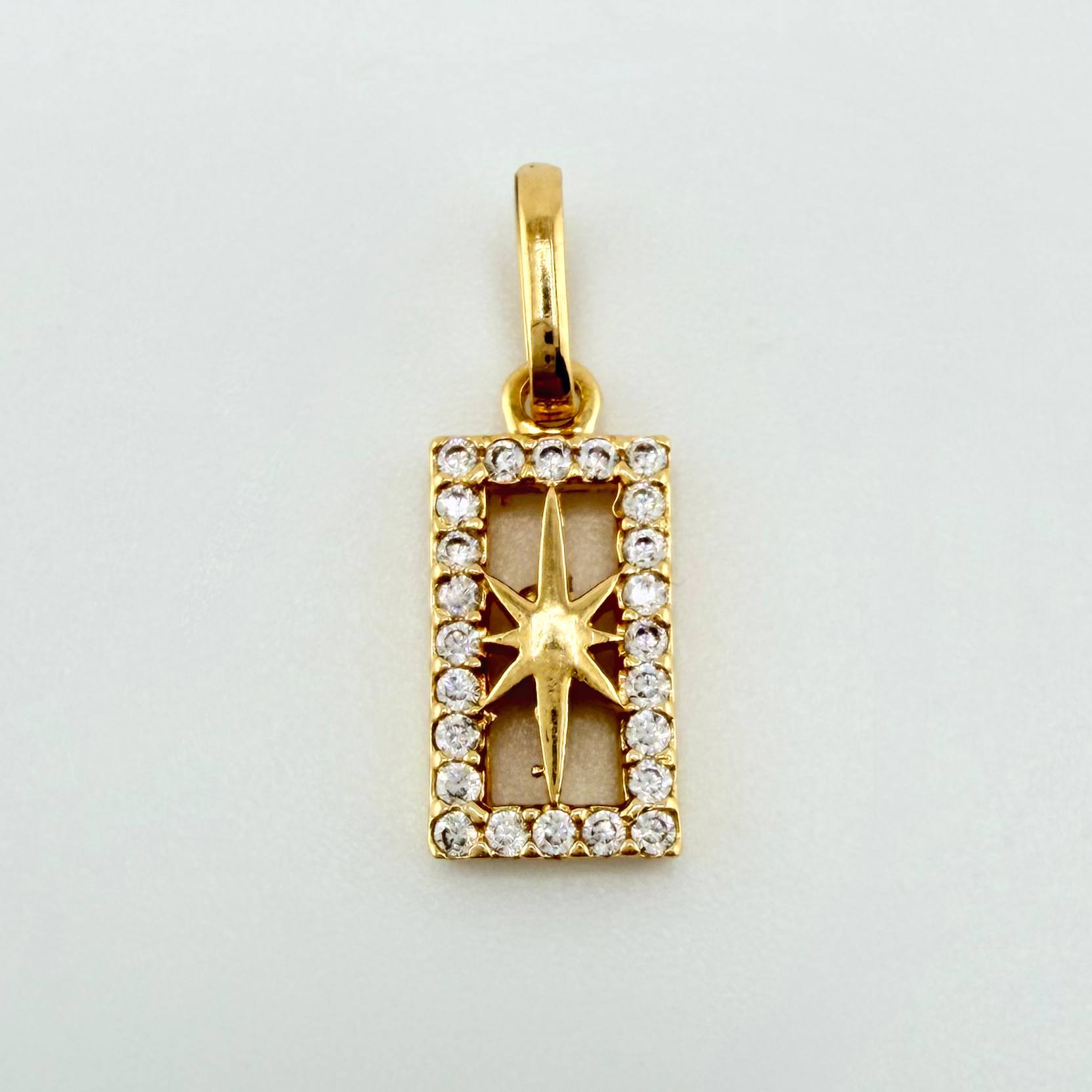 Dije Estrella Cardinal 1.05gr / 3/4 in / Oro Amarillo 18K