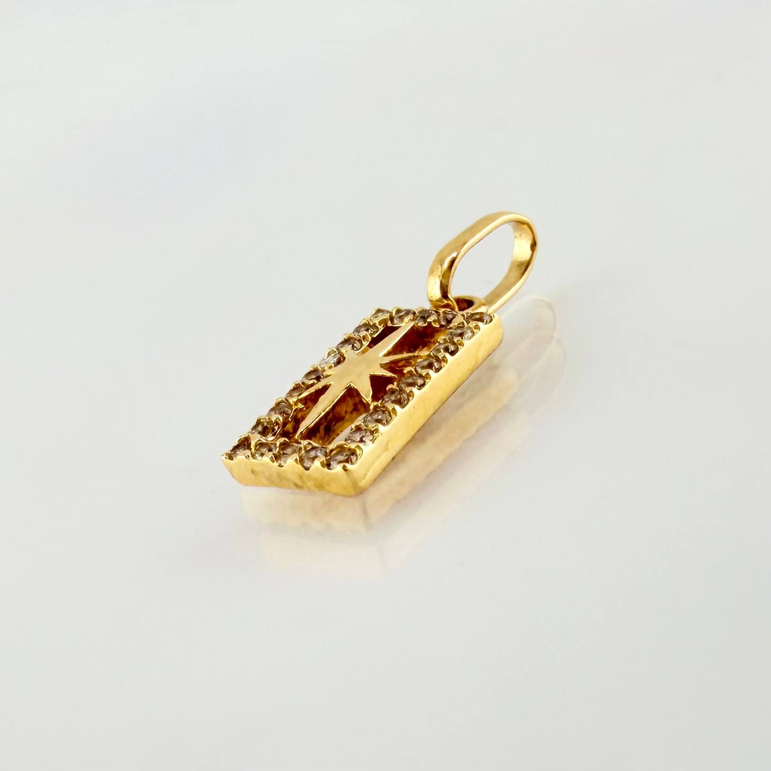 Dije Estrella Cardinal 1.05gr / 3/4 in / Oro Amarillo 18K