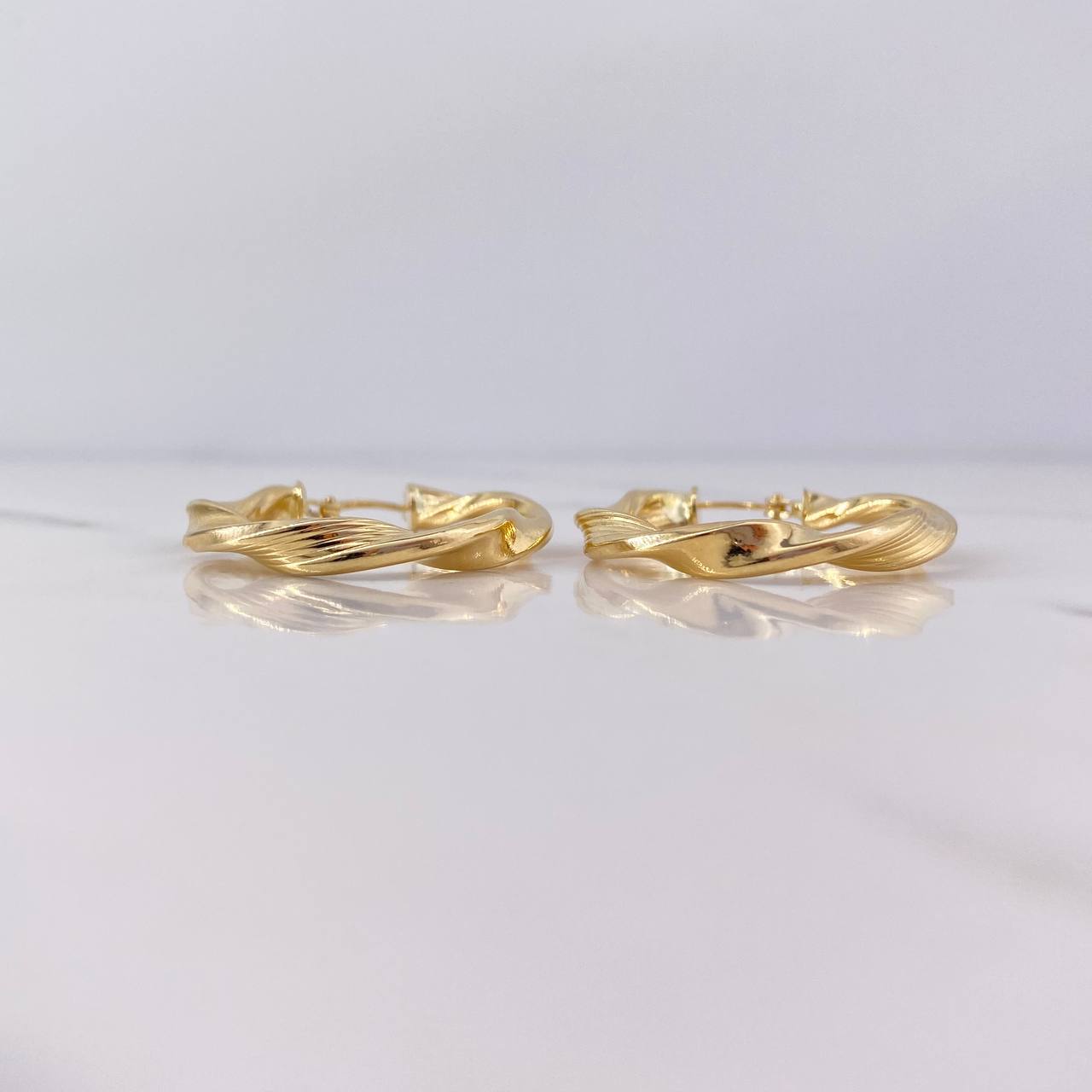 Candongas Jenn 3.85gr / 3cm / Rayadas Entorchadas Oro Amarillo 18K #