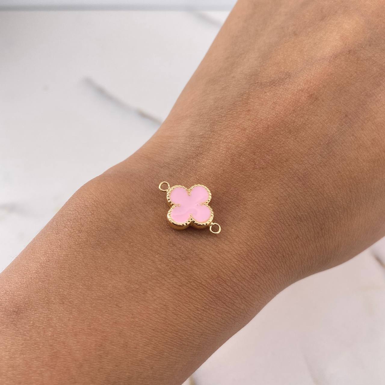 Charm Clover 0.75gr / 1.8cm / Electrostatic Pink Yellow Gold 18K #