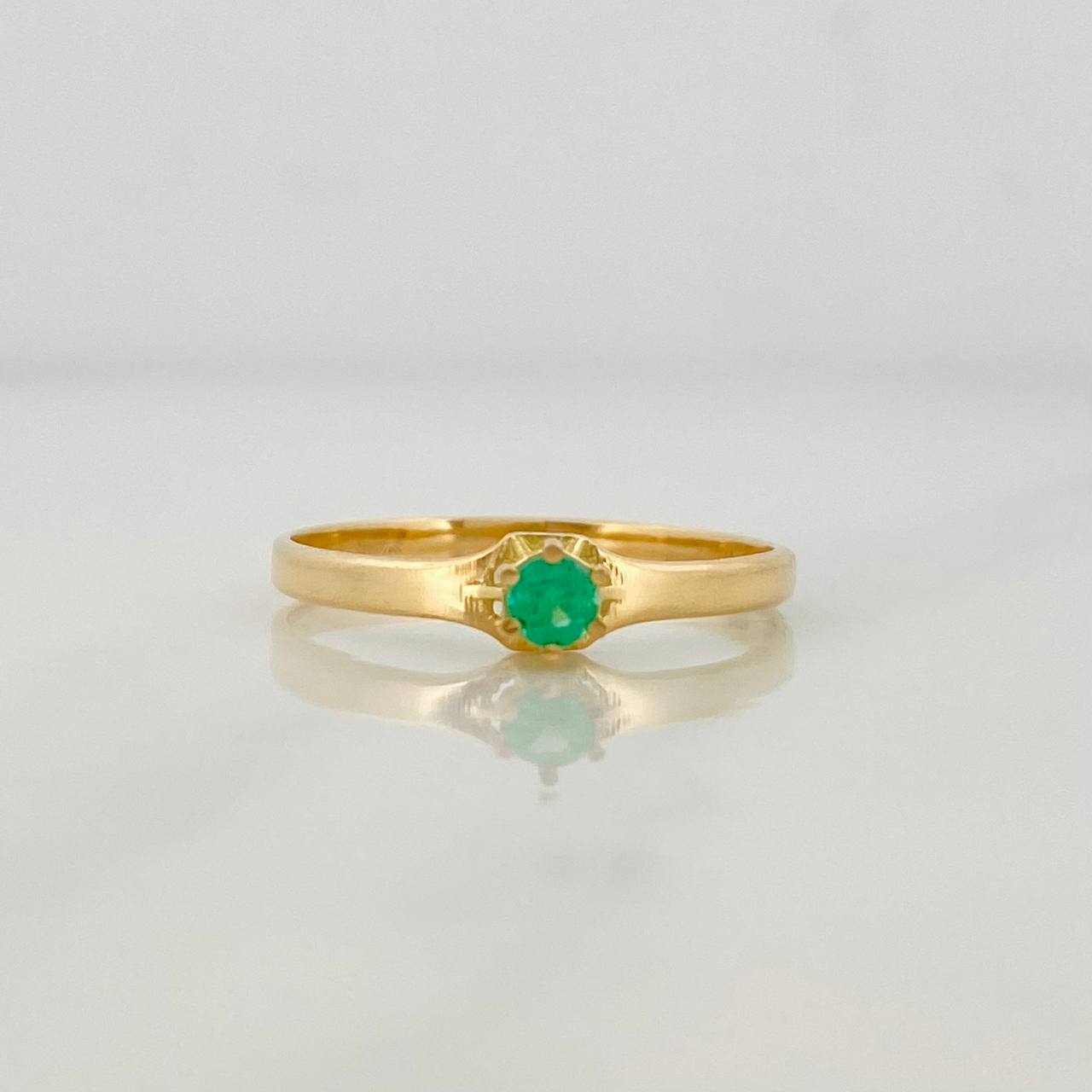 Anillo Solitario Esmeralda 10pts 1.35g / T7 Oro Amarillo 18K