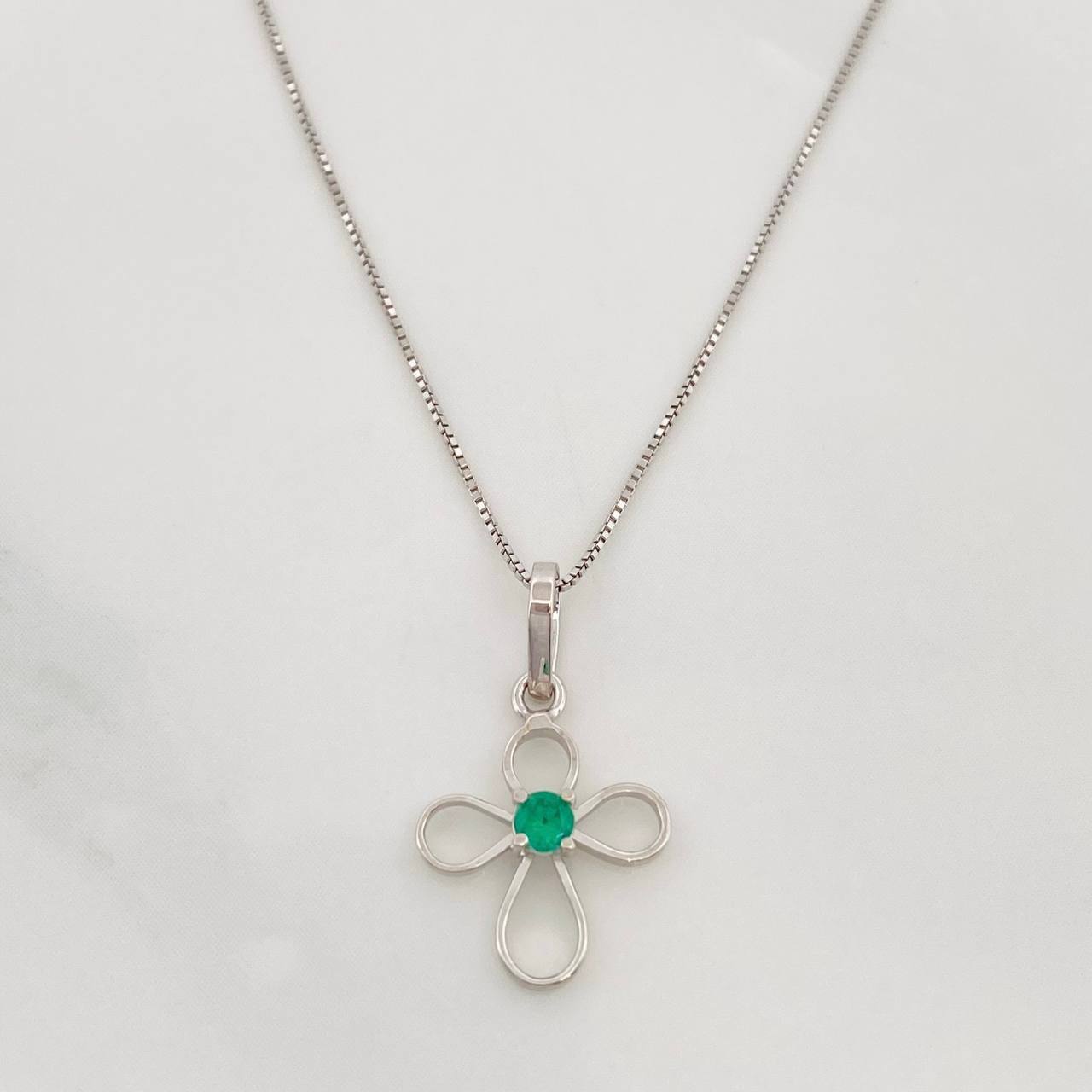 Venetian Chain Set + Cross Pendant Emerald 6pts / 1.45g / 18 in 18K White Gold
