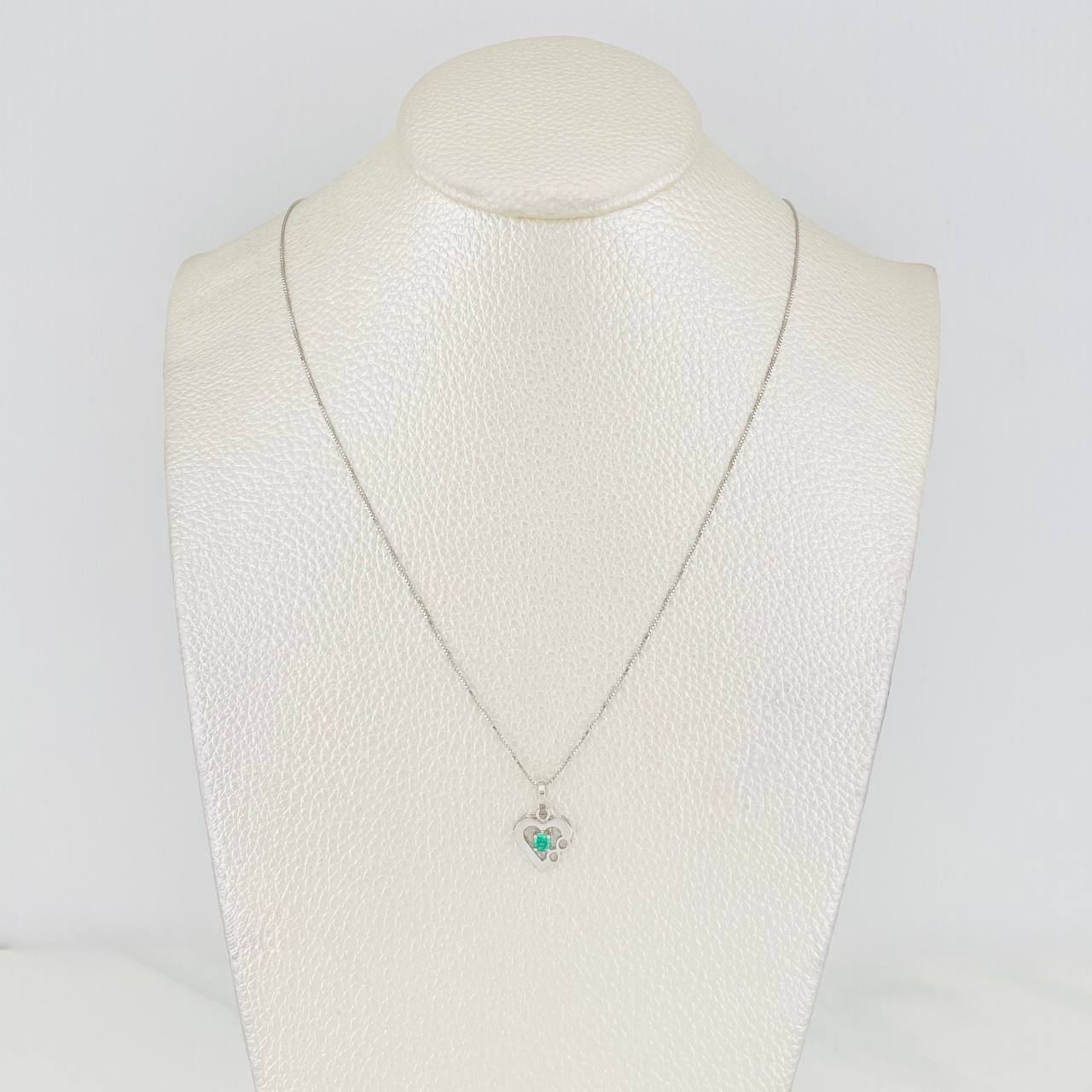 Venetian Chain Set + Infinite Heart Pendant Emerald 9pts / 1.8g / 20 in 18K White Gold