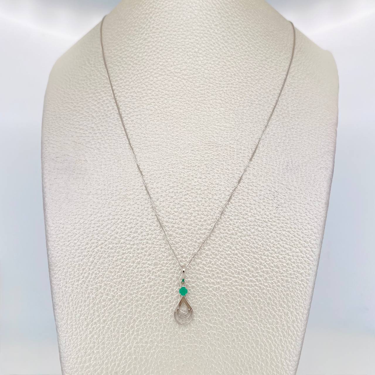 Set Cadena Veneciana + Dije Lágrima Doble Esmeralda 9pts / 2g / 20 in Oro Blanco 18K