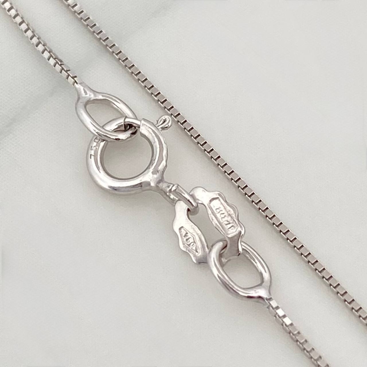 Set Cadena Veneciana + Dije Mariposa Esmeralda 9pts / 2g / 20 in Oro Blanco 18K