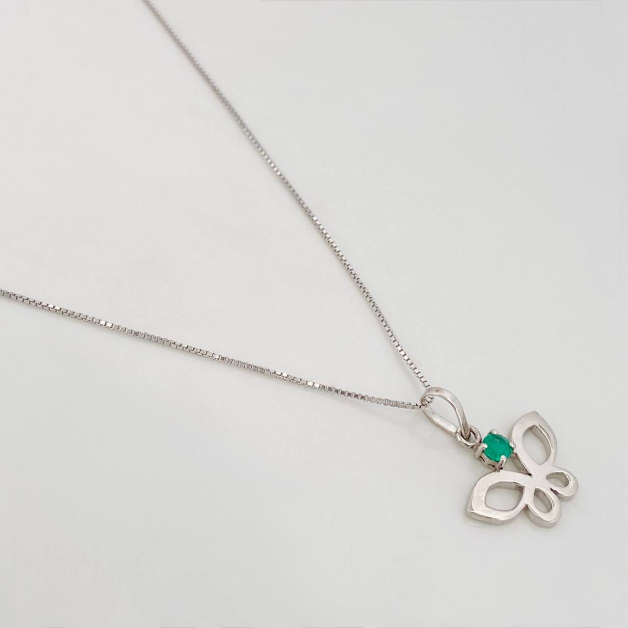 Set Venetian Chain + Emerald Butterfly Pendant 7pts / 1.95g / 20 in 18K White Gold