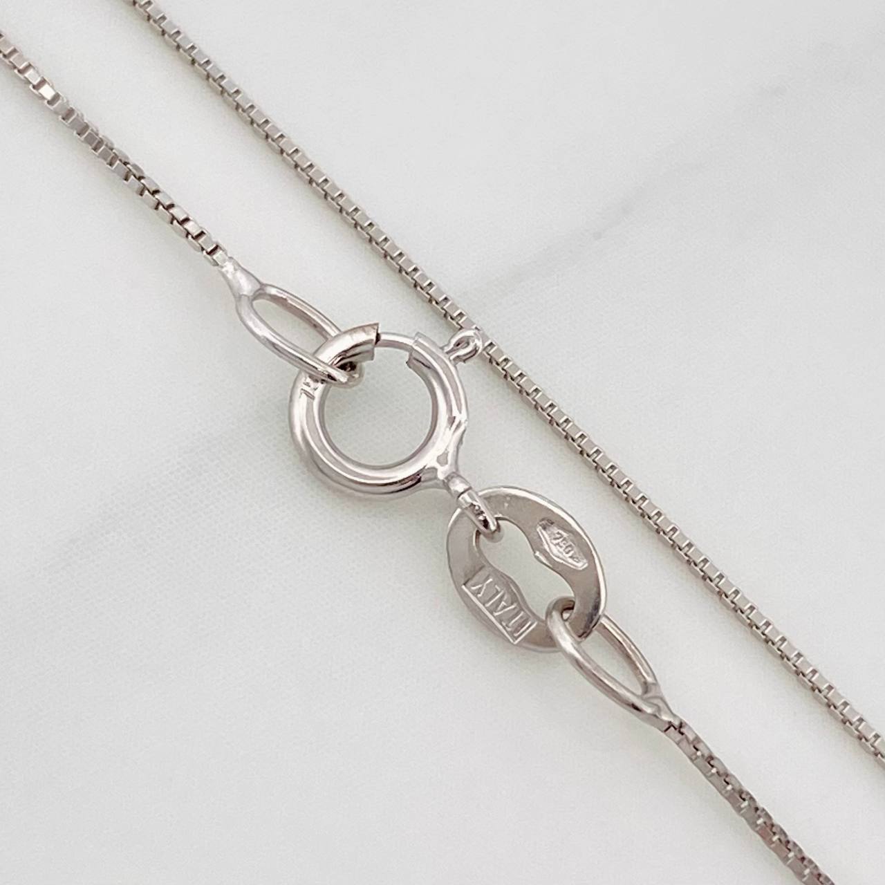 Set Cadena Veneciana + Dije Moño Esmeralda 8pts / 1.45g / 18 in Oro Blanco 18K