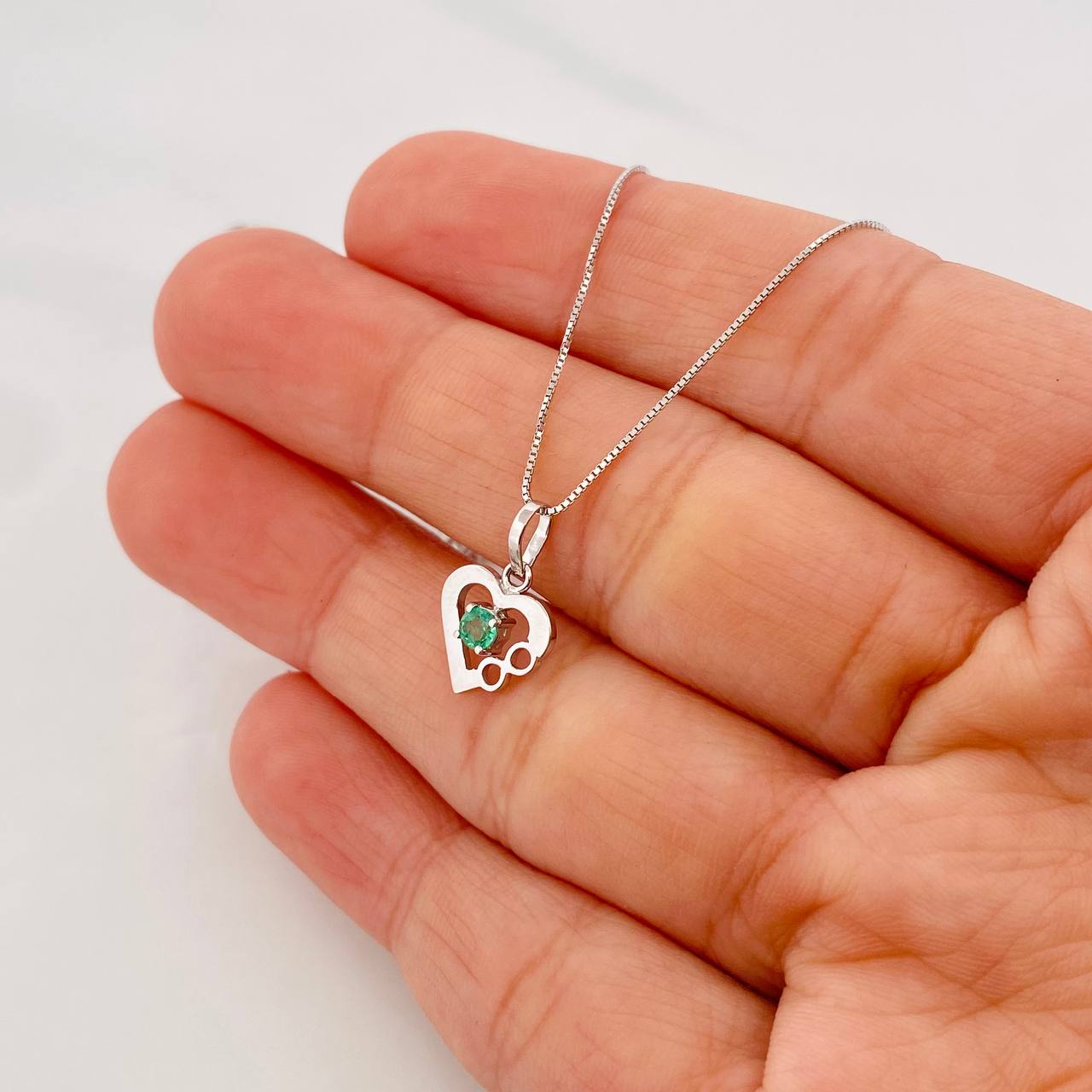 Venetian Chain Set + Infinite Heart Pendant Emerald 9pts / 1.8g / 20 in 18K White Gold