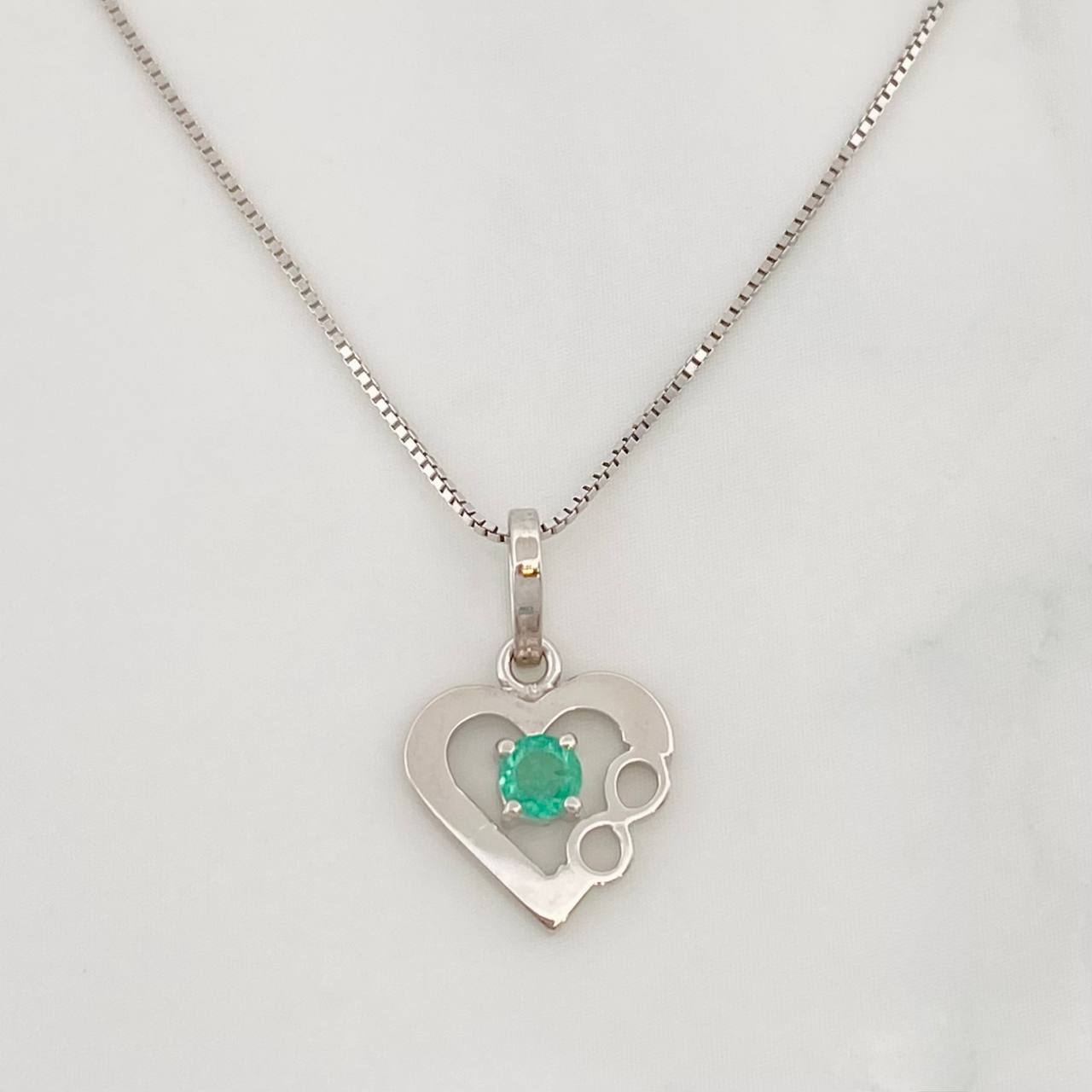 Venetian Chain Set + Infinite Heart Pendant Emerald 9pts / 1.8g / 20 in 18K White Gold