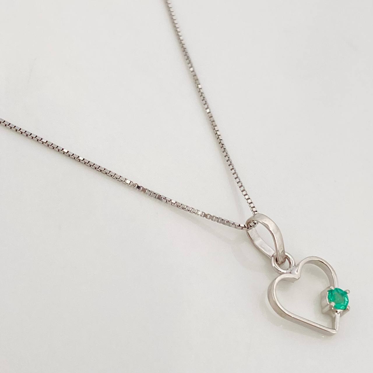 Venetian Chain Set + Heart Silhouette Pendant Emerald 4pts / 1.35g / 18 in 18K White Gold