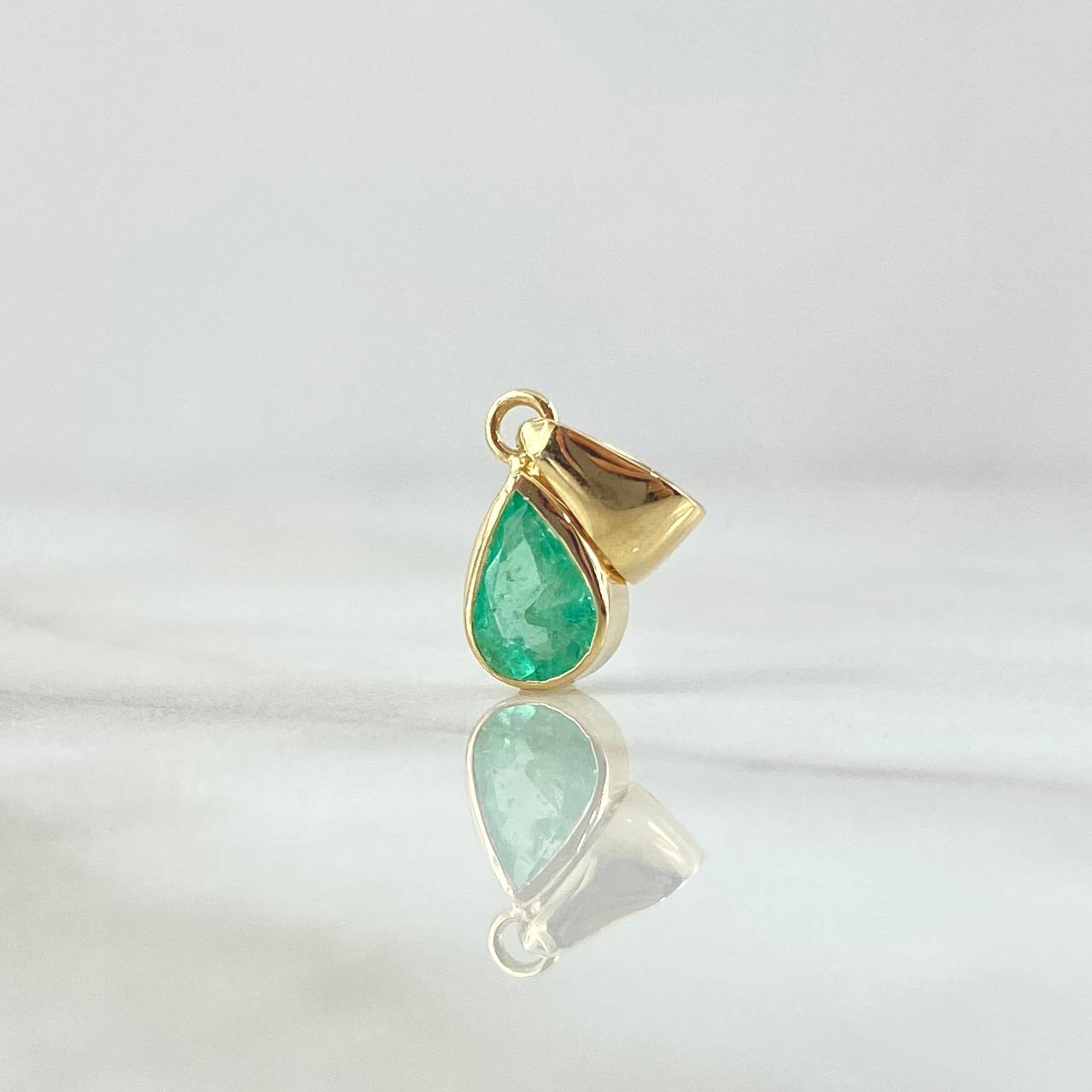 Dije Gota Lisa 0.9gr / 1.8cm / Esmeralda 58pts Oro Amarillo 18K (Joya) ©
