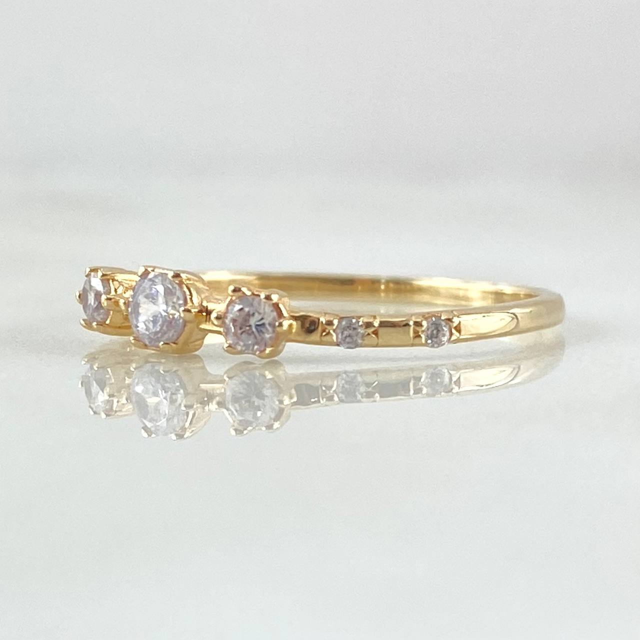 Anillo Solitario 1.45gr / T7 1/2 / Oro 18K -