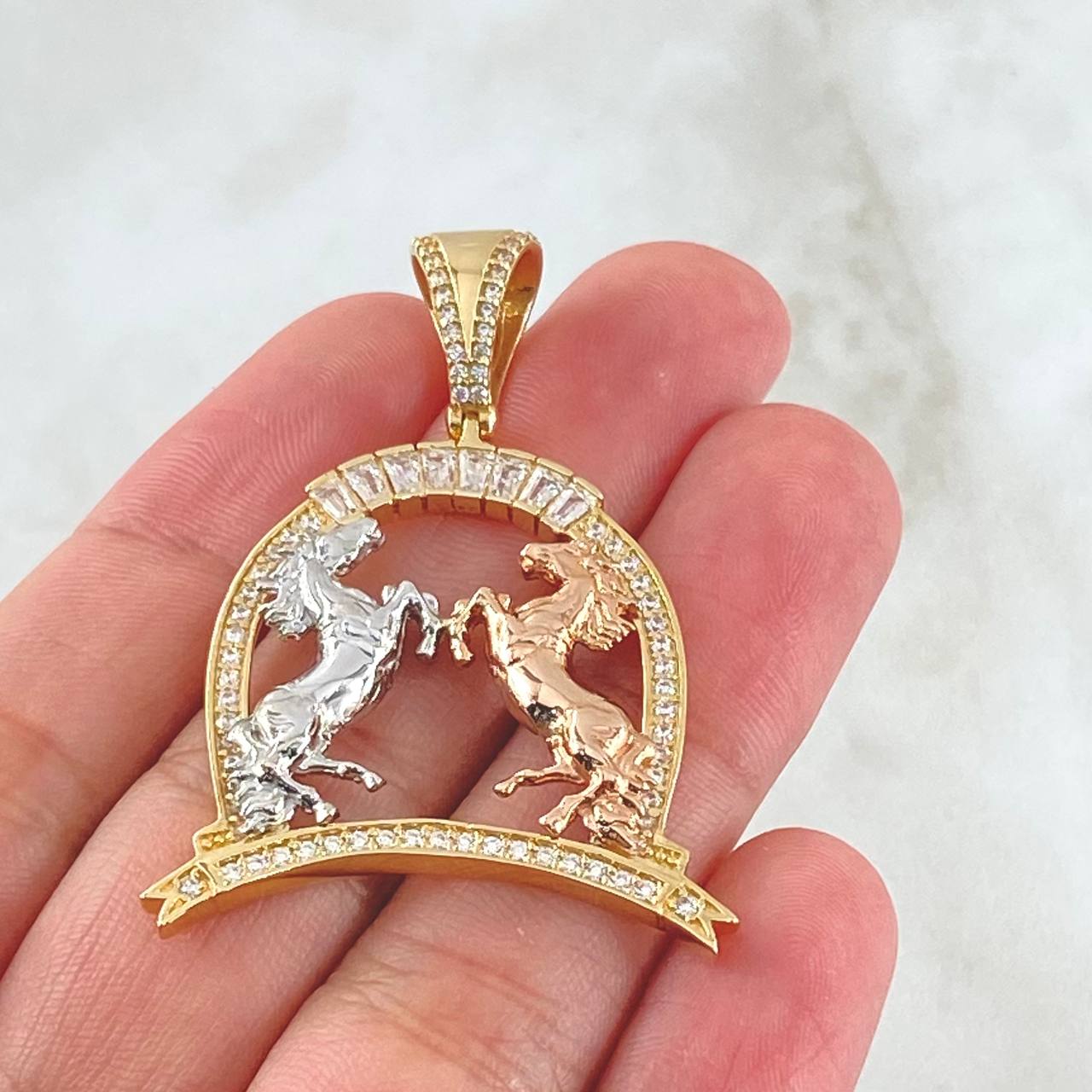 Dije Placa Herradura Caballos 8.45gr / 4.7cm / Oro 18K