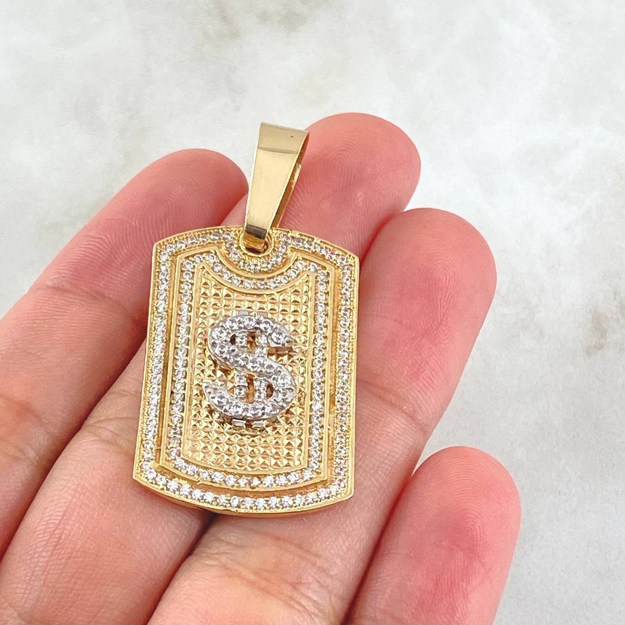 Dije Placa Signo Pesos  7.1gr / 4.5cm / Oro 18K