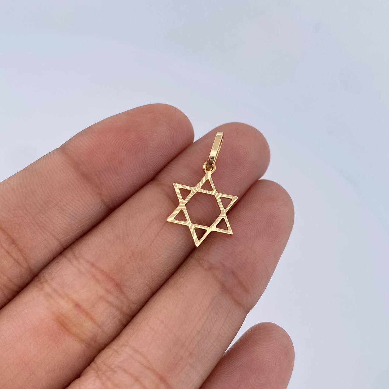 Pendant Star of David 0.55gr / 2.1cm / Diamond Cut 18K Yellow Gold &