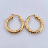 Candongas Sofi 3.2gr / 2.4cm / Rayadas Oro Amarillo 18K $