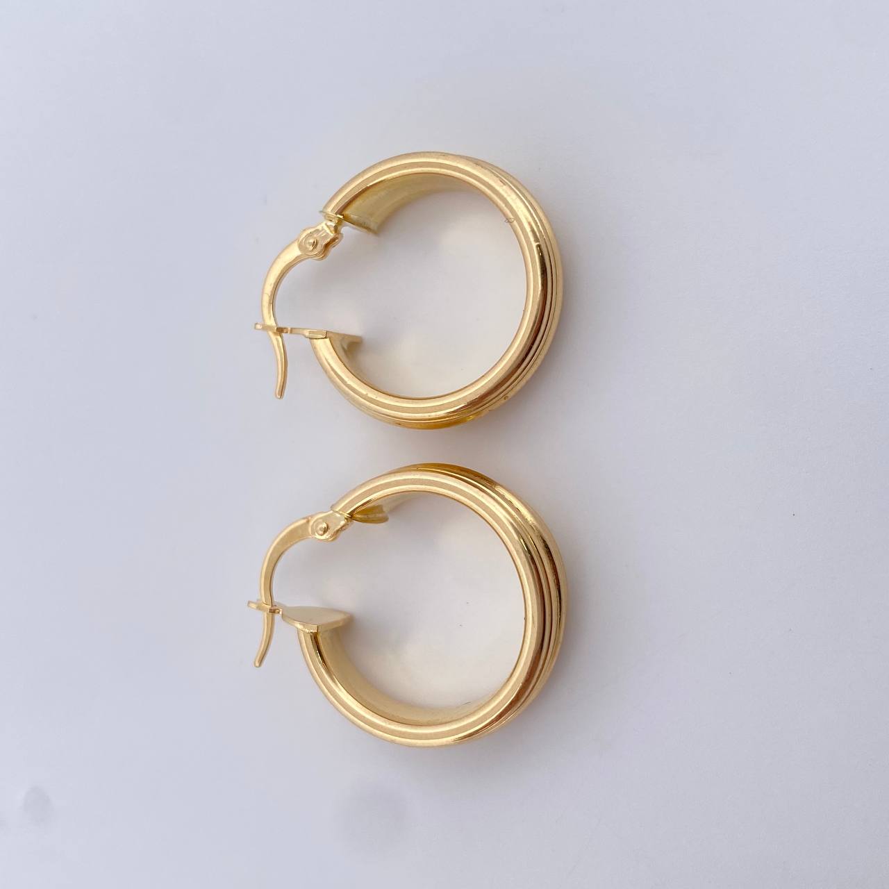 Candongas Diana 4.15gr / 2.5cm / Rayadas Oro Amarillo 18K $