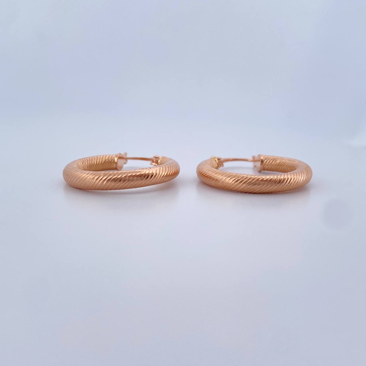 Candongas Zion Resorte 2.4gr / 2.3cm / Oro Rosa 18K $