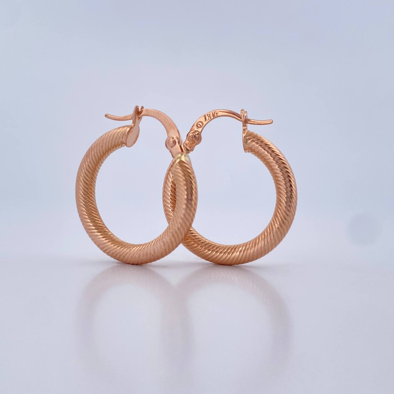 Candongas Zion Resorte 2.4gr / 2.3cm / Oro Rosa 18K $