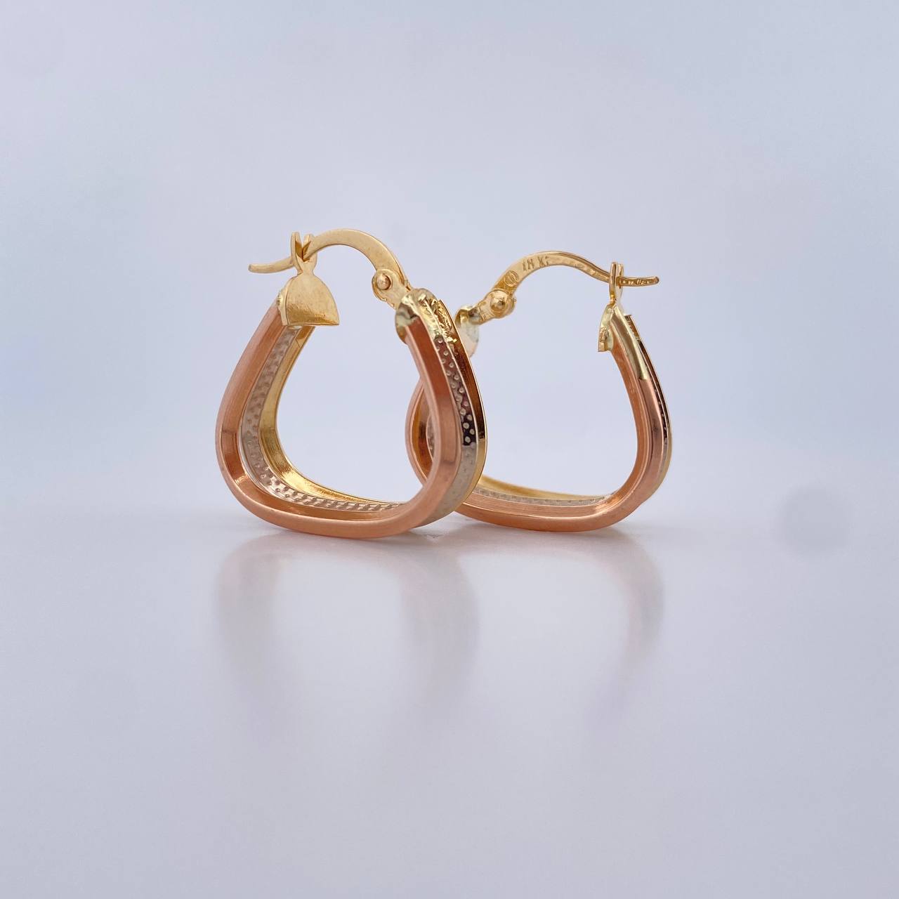 Candongas Aleja Triangulares 2.9gr / 2.1cm / Tres Oros 18K $