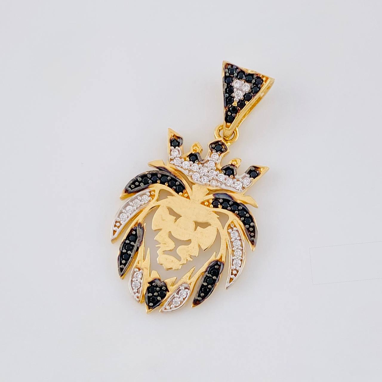 Pendant Lion 3.1 g / 1 1/4 in Two Yellow White Gold 18K