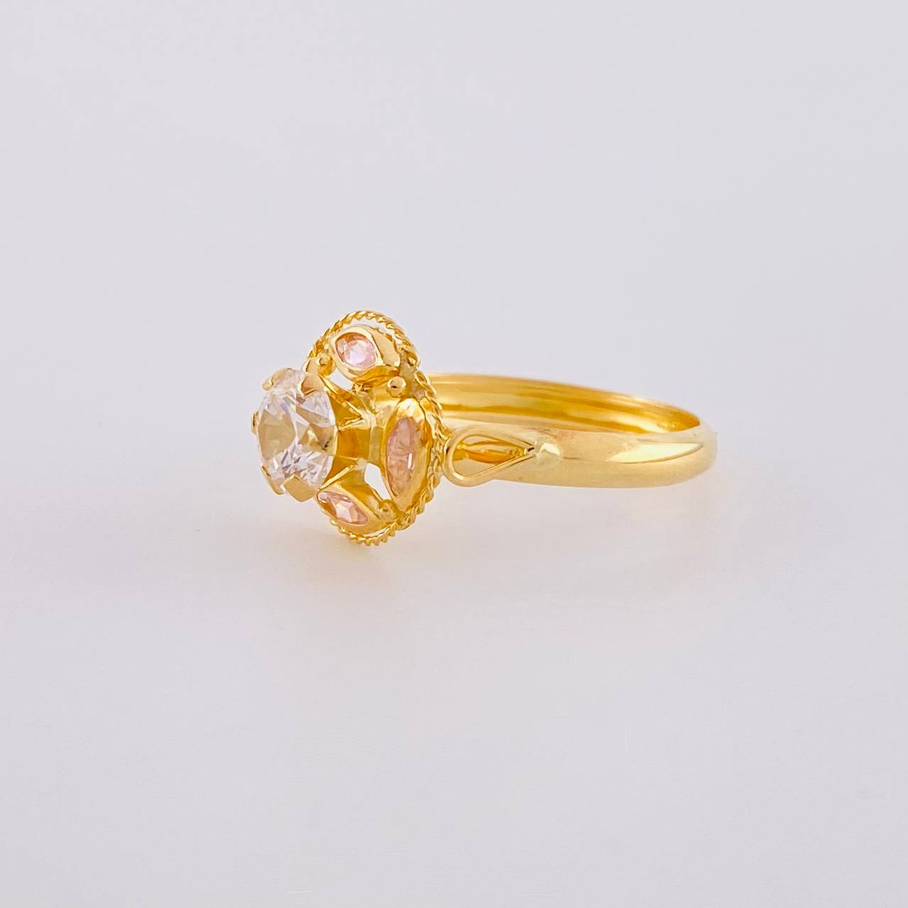 Aura Vintage Solitaire Ring 1.9 g / T7 Yellow Gold 18K