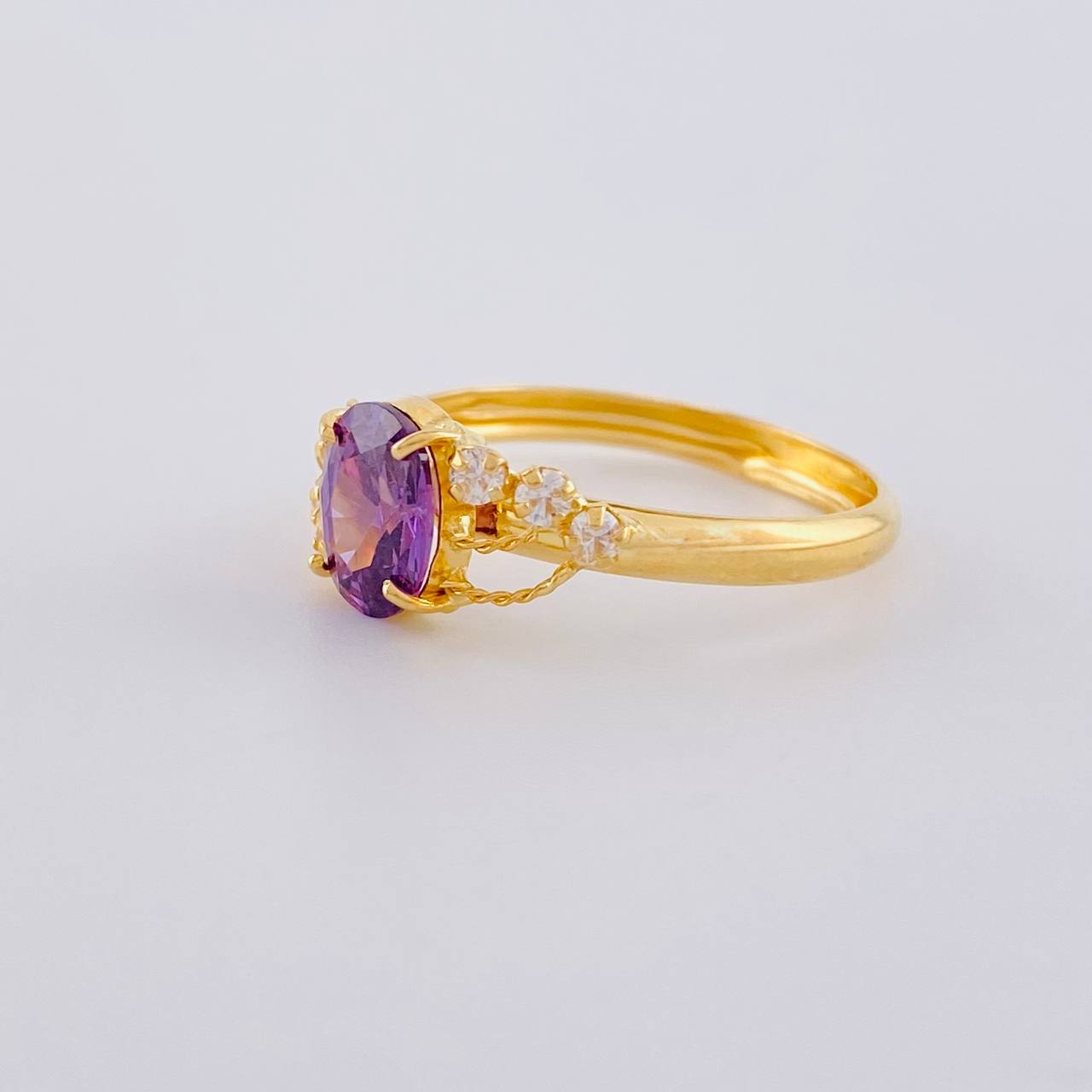 Anillo Solitario Violeta Real 1.85 g / T9 3/4 Oro Amarillo 18K